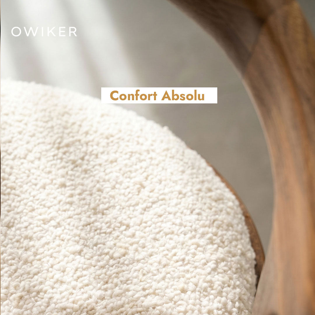 Élégance Artisanale : Table Ronde en Noyer Massif et Assises en Bouclé Blanc